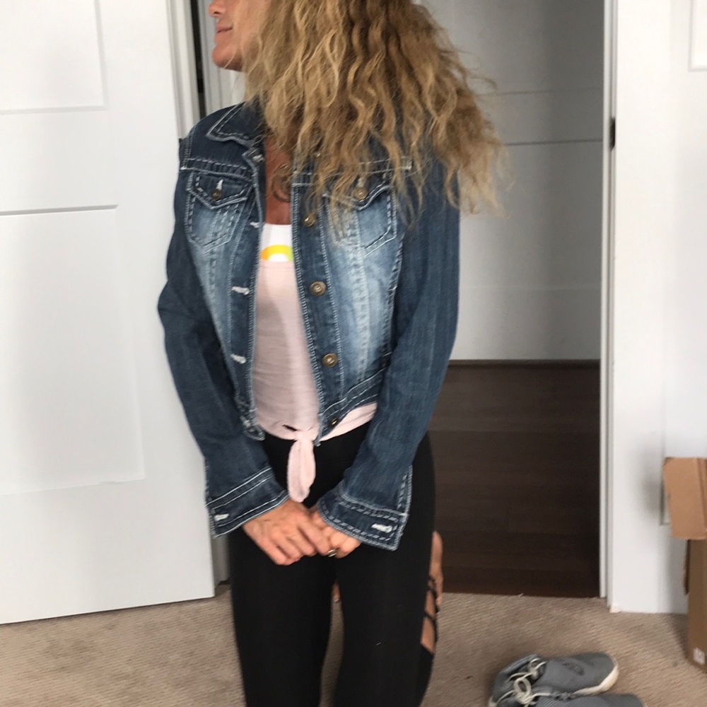 Cute !! Jean jacket ! - Picture 3 of 7